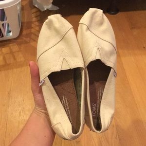 NWOT cream Toms